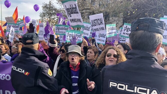 La manifestaci&oacute;n feminista en el Parlamento