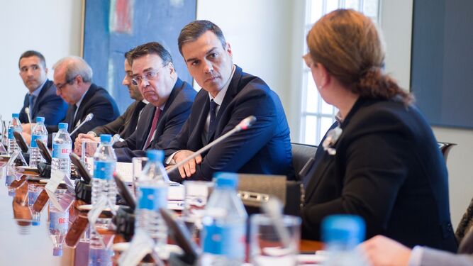 El presidente del Gobierno, Pedro Sánchez, en un momento de una reunión con un grupo de gestores de grandes fondos de inversión internacionales y CEOS de empresas multinacionales españolas.