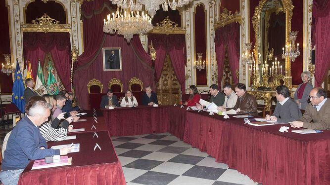 La firma del convenio entre la Diputación y 18 ayuntamientos.