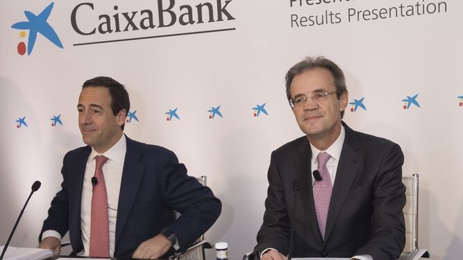 Gonzalo Gortázar, consejero delegado del banco, y Jordi Gual, presidente de Caixabank.