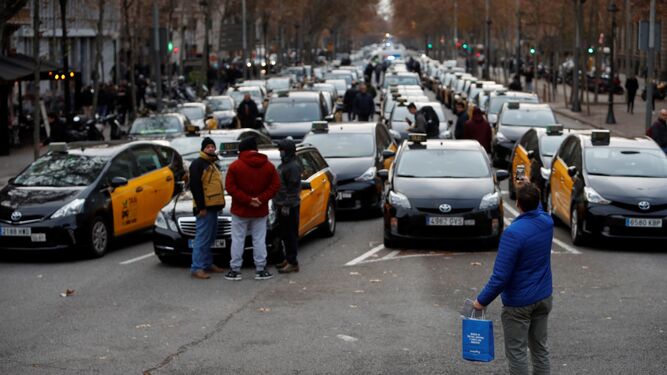Centenares de taxis, en la Gran Vía.