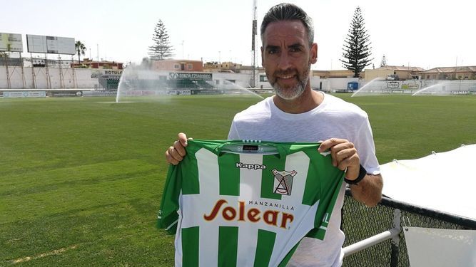 Abel Gómez, con la camisola del Atlético Sanluqueño