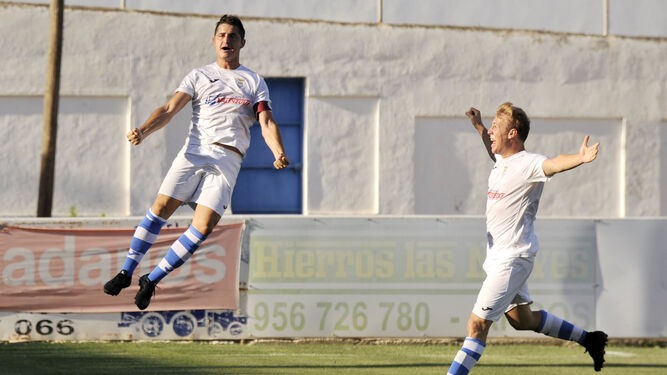 Maqui celebra su gol ante el Algeciras en la primera vuelta.