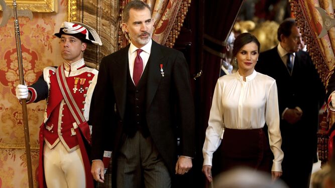 Los Reyes, durante la tradicional recepción ofrecida al Cuerpo Diplomático en el Palacio Real.