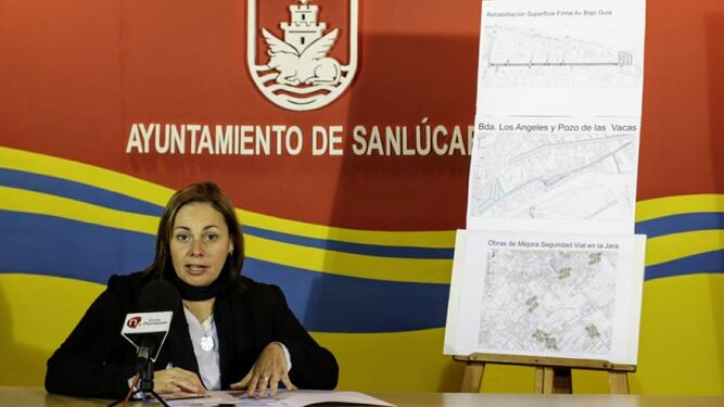 La concejala de Urbanismo, Inmaculada Muñoz, explicando las obras proyectadas.