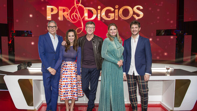 Los presentadores de ‘Prodigios’, Boris y Paula Prendes, y el jurado:Ainhoa Arteta, Nacho Duato y Andrés Salado.
