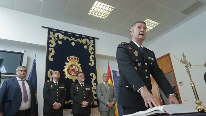 Francisco López Gordo jura su cargo en la Comisaría de Algeciras