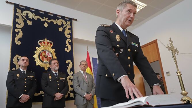 Francisco L&oacute;pez Gordo jura el cargo de comisario de Algeciras.