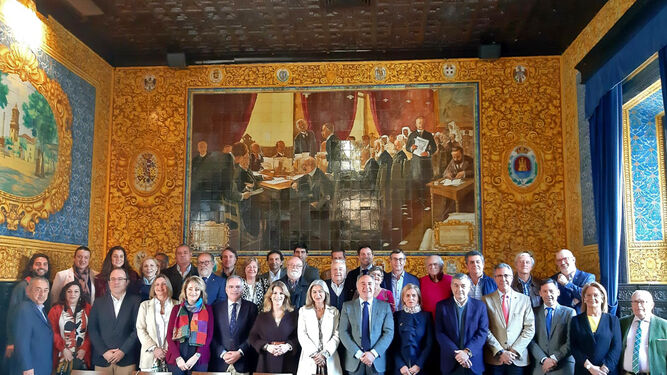 La consejera de Cultura, con las autoridades de Algeciras y colectivos culturales.