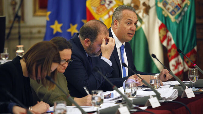 Ruiz Boix interviene en un Pleno de la Diputación de Cádiz.