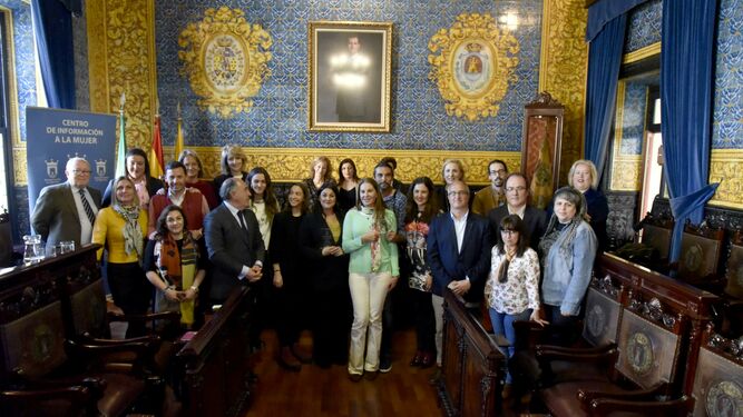 Foto de familia de la entrega de premios Algeciras con mirada de mujer