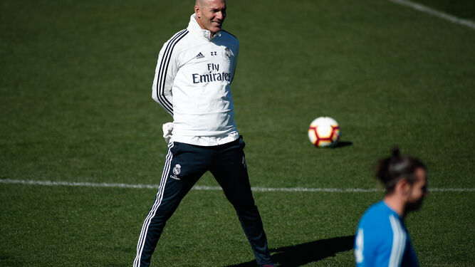 Zidane: "Isco quiere jugar y dejar el expediente, estamos aquí para pensar en el fútbol.