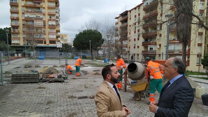 Segundo Ávila y José Ignacio Landaluce, en el parque en construcción.