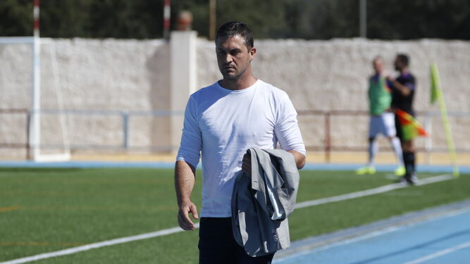 El entrenador rojillo, Mariano Marco, durante un partido.