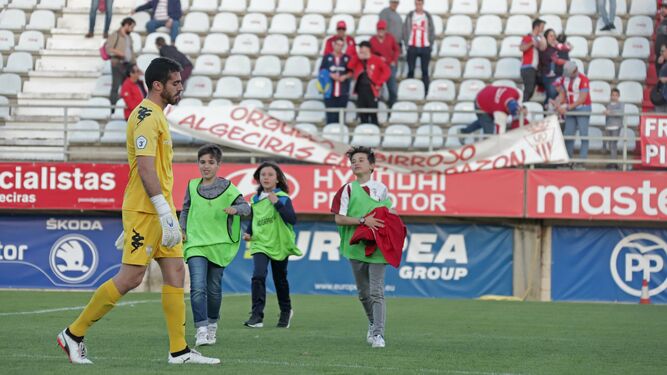 El meta del Algeciras Jesús Romero, tras finalizar el partido con el Ciudad de Lucena.