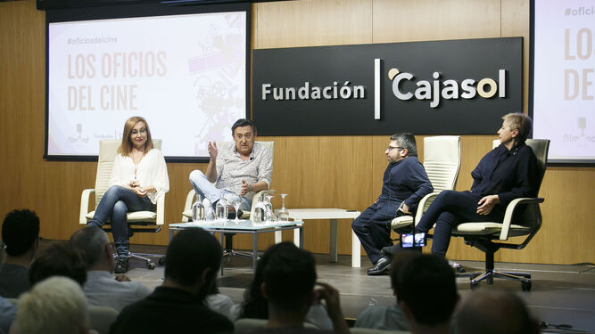 Mercedes Hoyos, Mariano Peña y Ángeles Neyra, en el acto de Cajasol.