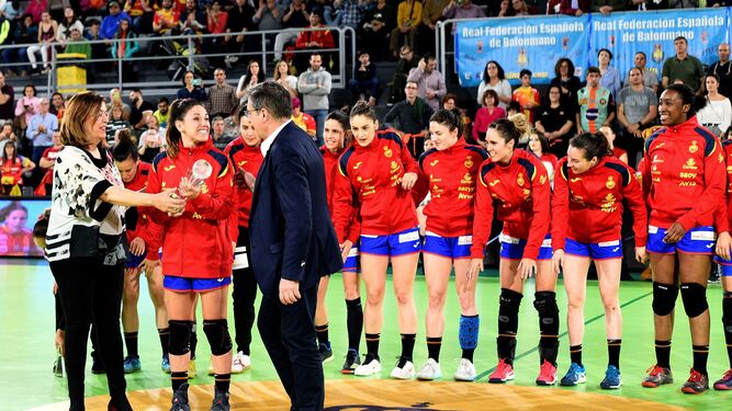 La capitana de las 'Guerreras' recoge el título del Torneo Internacional de España.