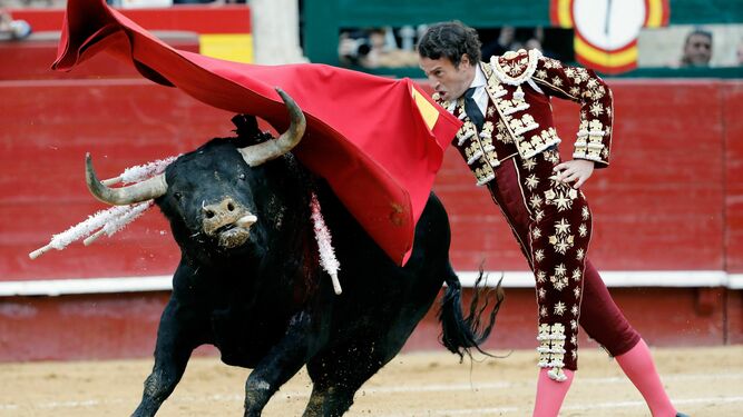 Faena de Juan Serrano a su primer toro en Valencia hace apenas unos días.