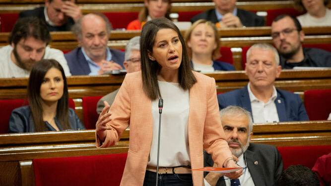 Inés Arrimadas interviene en la Cámara catalana.