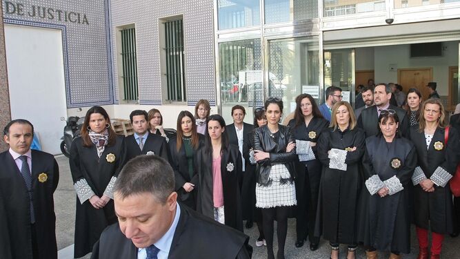 Concentración de jueces y fiscales en Algeciras para reclamar mejoras en la administración de Justicia