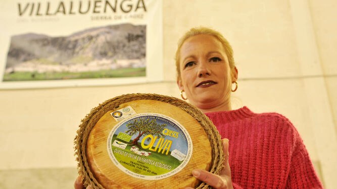 La quesera Delia Olmos Oliva, de Villaluenga