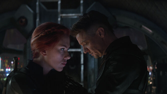 Natasha Romanoff / Viuda Negra (Scarlett Johansson)  y Clint Barton / Ojo de Halc&oacute;n (Jeremy Renner) en 'Vengadores: Endgame'.