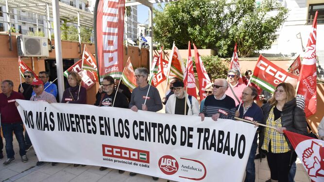 La concentración de los sindicatos en la plaza de la Mujer.
