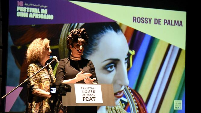La actriz Rossy de Palma y la directora del FCAT, Mane Cisneros, en la gala de apertura.