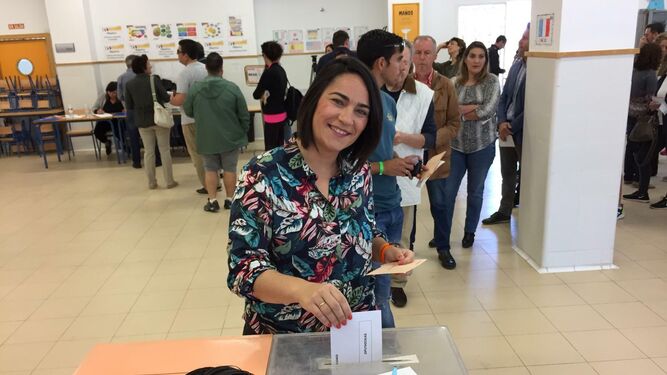 Carmen Martínez, votando en San José Obrero.