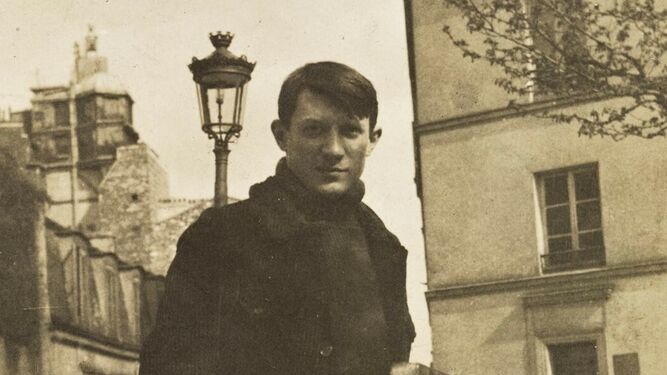 Pablo Picasso, en el Montmartre parisino, en una imagen de 1904.