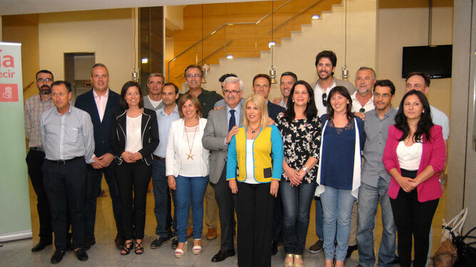 La mayoría de los alcaldes del PSOE en la provincia, fotografiados en junio de 2015, pocos días después de sus investiduras.