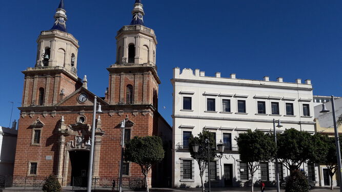 A la derecha de la imagen, junto a la Iglesia Mayor, el edificio de Telefónica donde Cavada proyecta una lanzadera de 'starups'.
