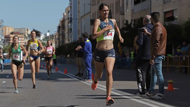 La campeona femenina, Mónica Hernández, en pleno esfuerzo