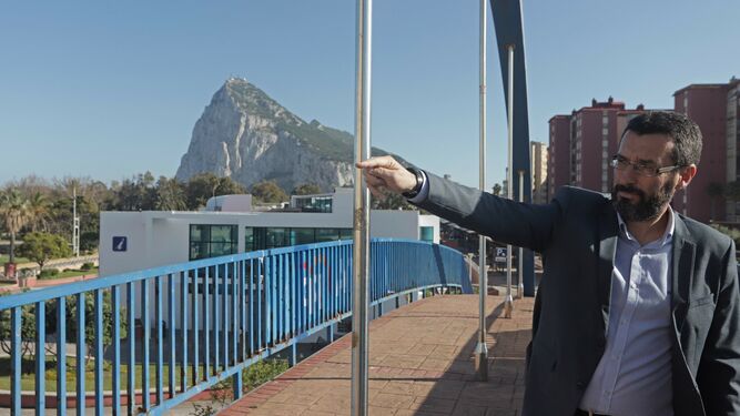 Juan Franco, en el puente de la plaza de la Constitución