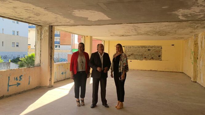 Laura Ruiz, José Ignacio Landaluce y Susana Pérez en una visita a la futura guardería