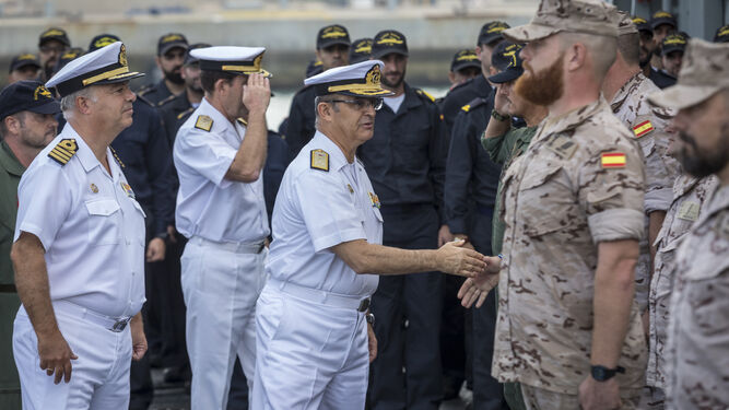 El Almirante de la Flota despide a la fragata 'Reina Sofía' en octubre de 2018 en Rota.