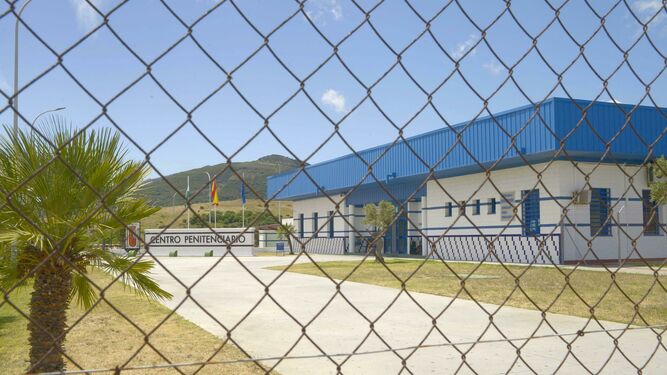 La entrada a la prisión de Botafuegos, en Algeciras.