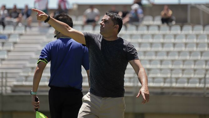 Emilio Fajardo, entrenador del Algeciras, en el Nuevo Mirador