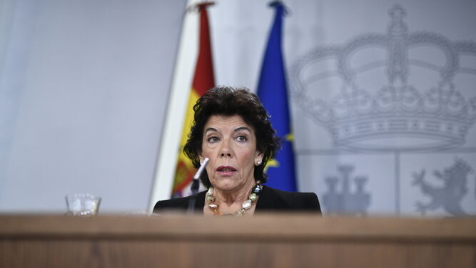 La ministra portavoz y de Educación en funciones, Isabel Celáa, este viernes en rueda de prensa en Moncloa