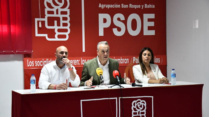 Juanma Ordóñez, Juan Carlos Ruiz Boix y Belén Jiménez, durante la valoración de los resultados en San Roque.