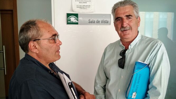 Luis Mario Aparcero, esta mañana en los juzgados de Sanlúcar, sede de la Junta Electoral de Zona.