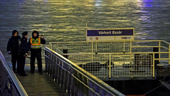 El rescate de las v&iacute;ctimas del naufragio de un barco tur&iacute;stico en el Danubio, en im&aacute;genes