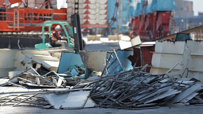 Las mejores fotos del desmontaje de las 3 gr&uacute;as de APM en el puerto de Algeciras