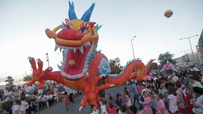 Un dragón chino, en la cabalgata.