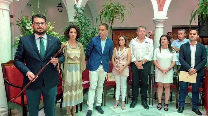 El alcalde, Jorge Rodríguez, con el nuevo equipo de Gobierno en el pleno de constitución de la Corporación.