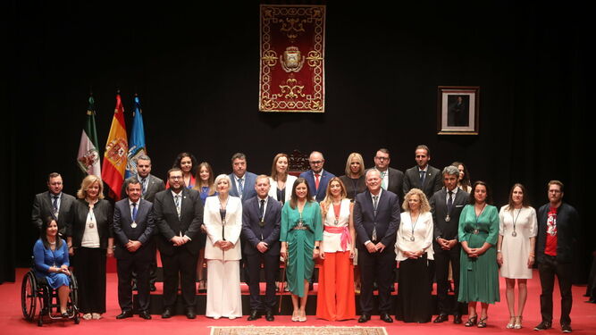 Foto de familia de la nueva Corporación Municipal tomada en el Teatro de las Cortes el pasado 15 de junio.