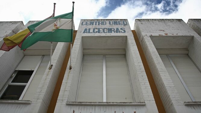 La fachada del centro asociado de la Uned en Algeciras.