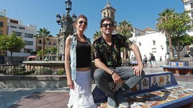 Alicia Carrasco y José Manuel en la Plaza Alta de Algeciras