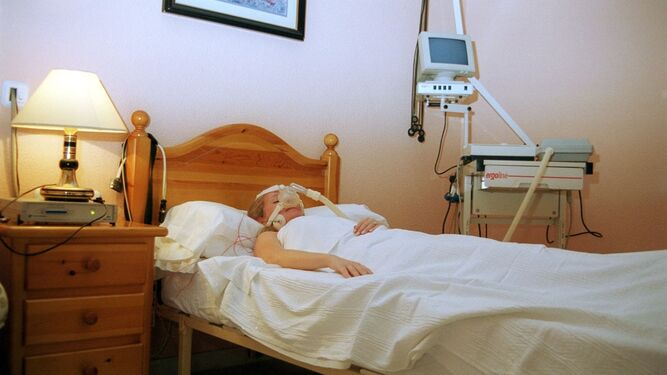 Una paciente afectada por apneas del sueño.