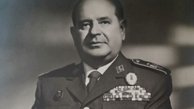 Buenaventura Cano Portal siendo ya general de brigada (1965).